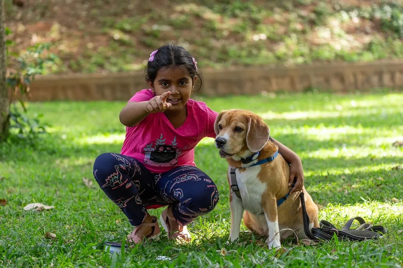 Pet portrait Bangalore, girl pointing at camera with beagle